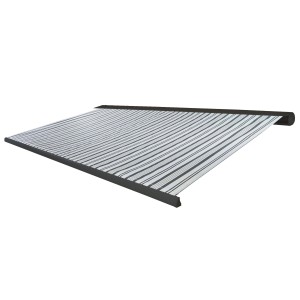 MCW Kassettenmarkise H122, 4x3m, grau/weiß gestreift, mit anthrazitfarbenem Rahmen.