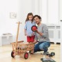 Mann und Kind bauen Holzwagen mit Bosch X-Line 70-teilig Zubehörbox und Zangen-Set.