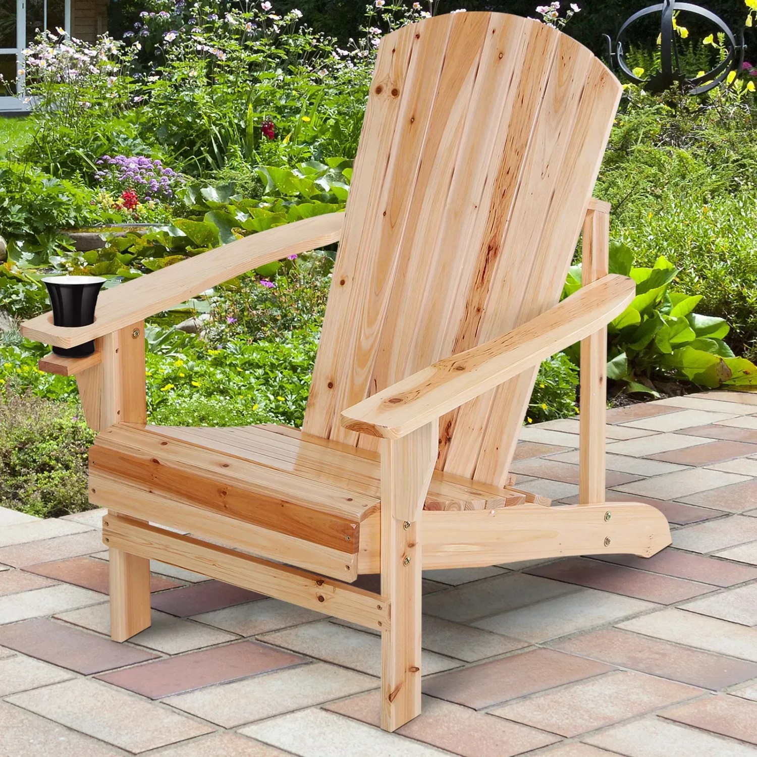 Outsunny Gartenstuhl aus Tannenholz mit Getränkehalter, natürliche Holzoptik.