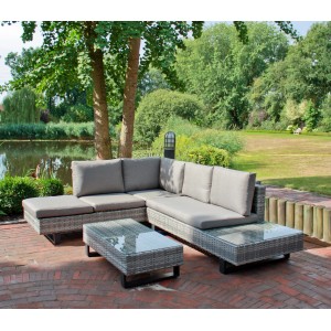 Graue 3-teilige Lounge-Eckgruppe Cadiz mit Tisch und Polstern im Garten.