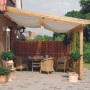 Skan Holz Seitenwand Douglasie mit Deckelschalung an Terrassenüberdachung mit Sitzgruppe im Garten.