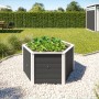 Anthrazitfarbenes Weka 6-Eck Elementhochbeet aus Holz, 143x120x68,5 cm, mit Bepflanzung im Garten.