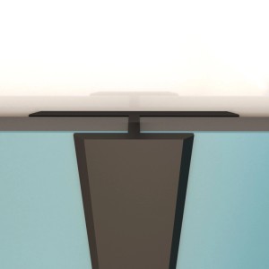 Schwarzes Aurlane Aluminium Verbindungsprofil für Duschrückwände, verbindet zwei hellblaue Wandpaneele.