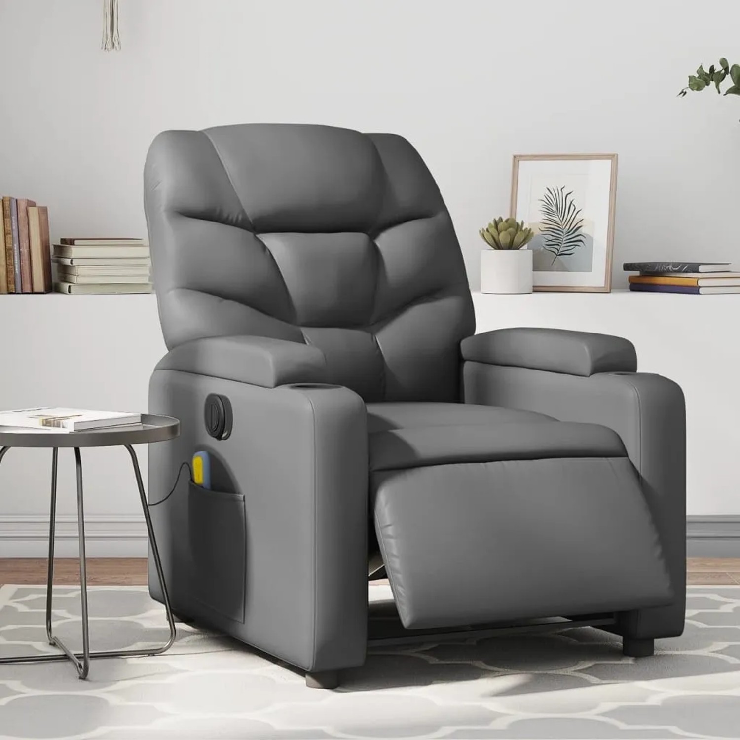 Grauer elektrischer Massagesessel aus Kunstleder mit Getränkehalter und Tasche.
