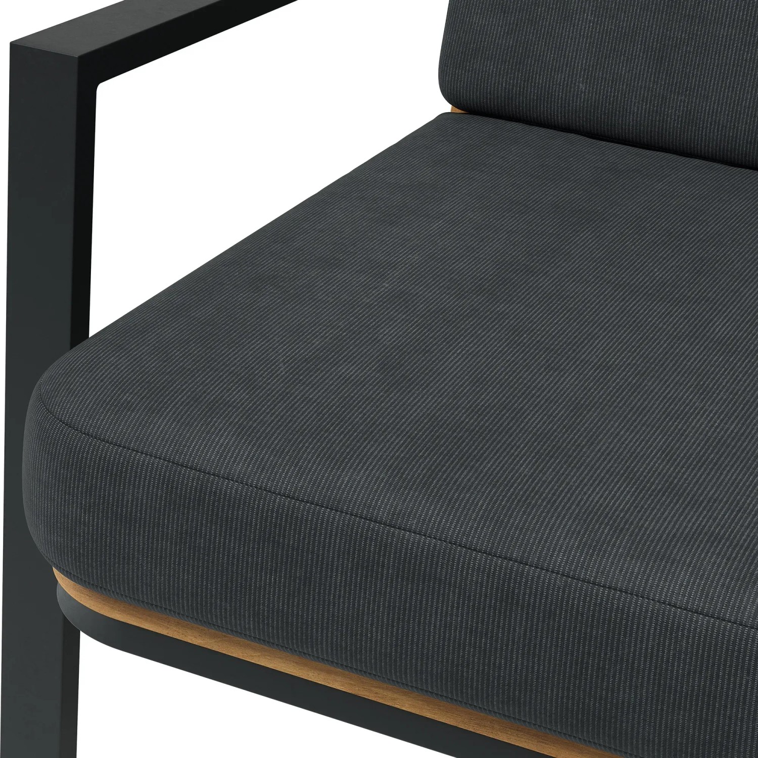 Detailaufnahme: Sitzkissen und Armlehne des schwarzen Lounge-Sets Olary aus Akazienholz.