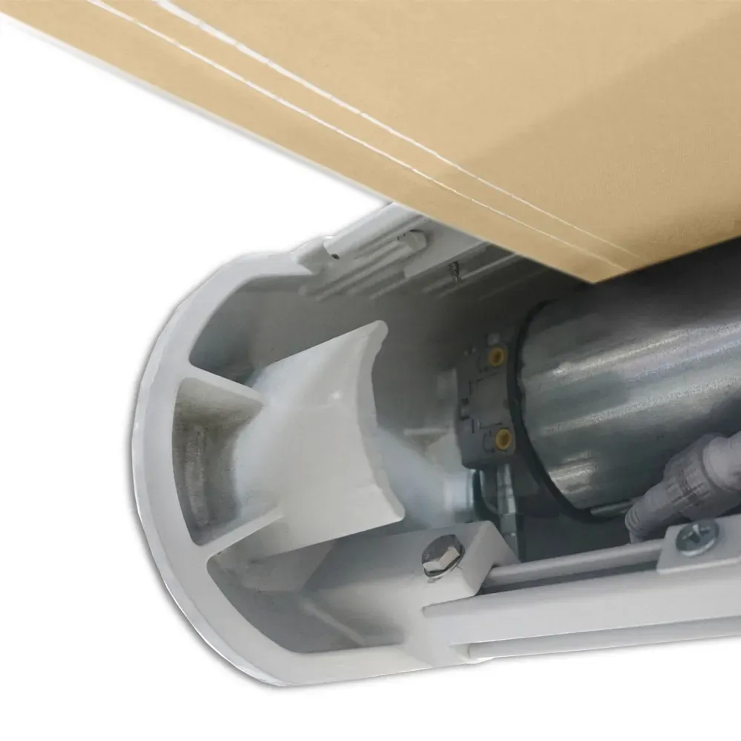 Detailaufnahme der Home Deluxe Vollkassettenmarkise Elos, sandfarben, mit Motor und Kassette.