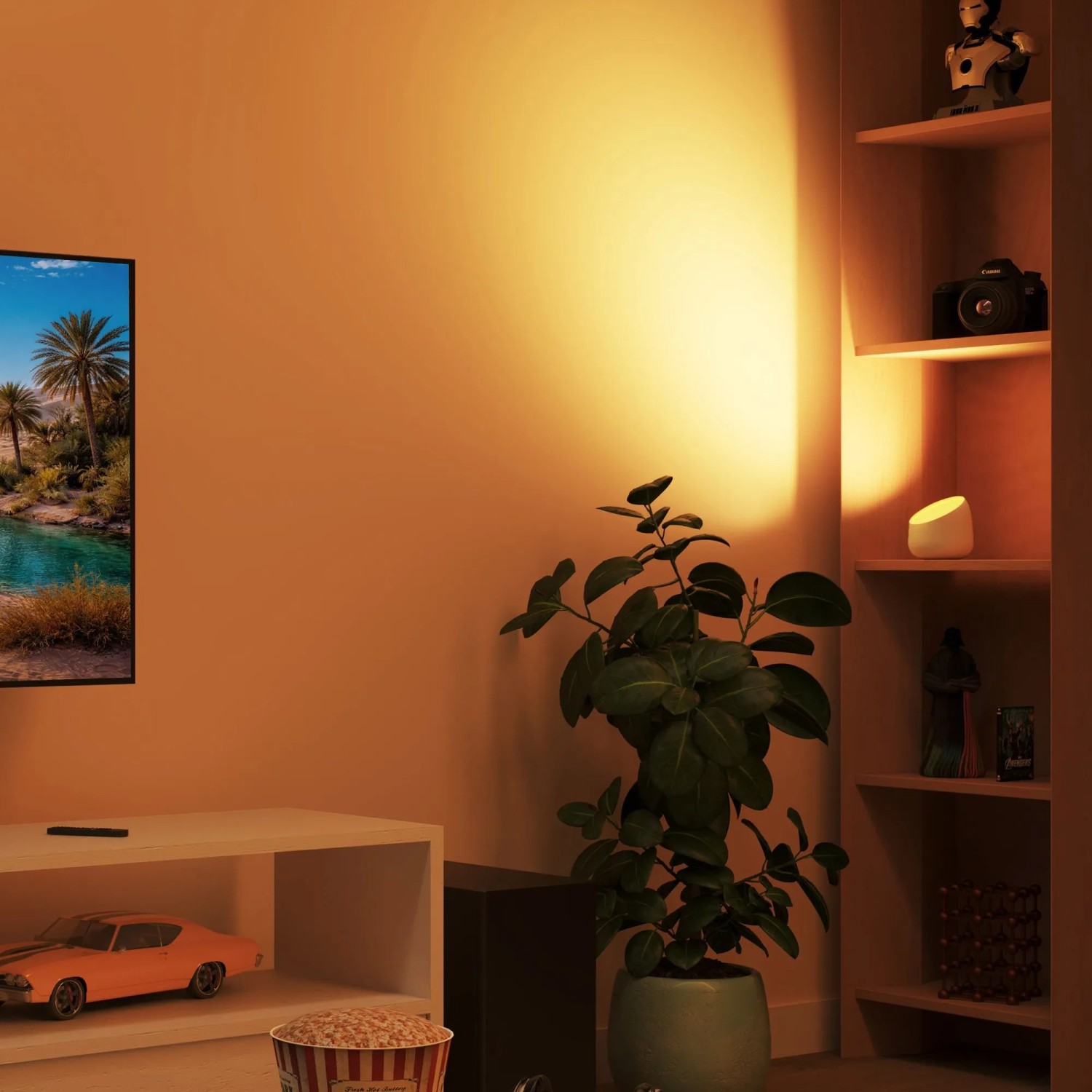 Weiße Philips Smart-LED-Tischleuchte Squire Lite erzeugt warmen Wallwashing-Effekt an der Wand. Smarte Ambientebeleuchtung.