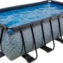 Rechteckiger, grauer EXIT Stone Pool 400x200x122 cm mit Steinmuster und Sandfilterpumpe.