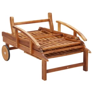 Zusammengeklapptes 2-tlg. Sonnenliegen-Set mit Tisch aus Akazienholz, mit Rädern für einfachen Transport.
