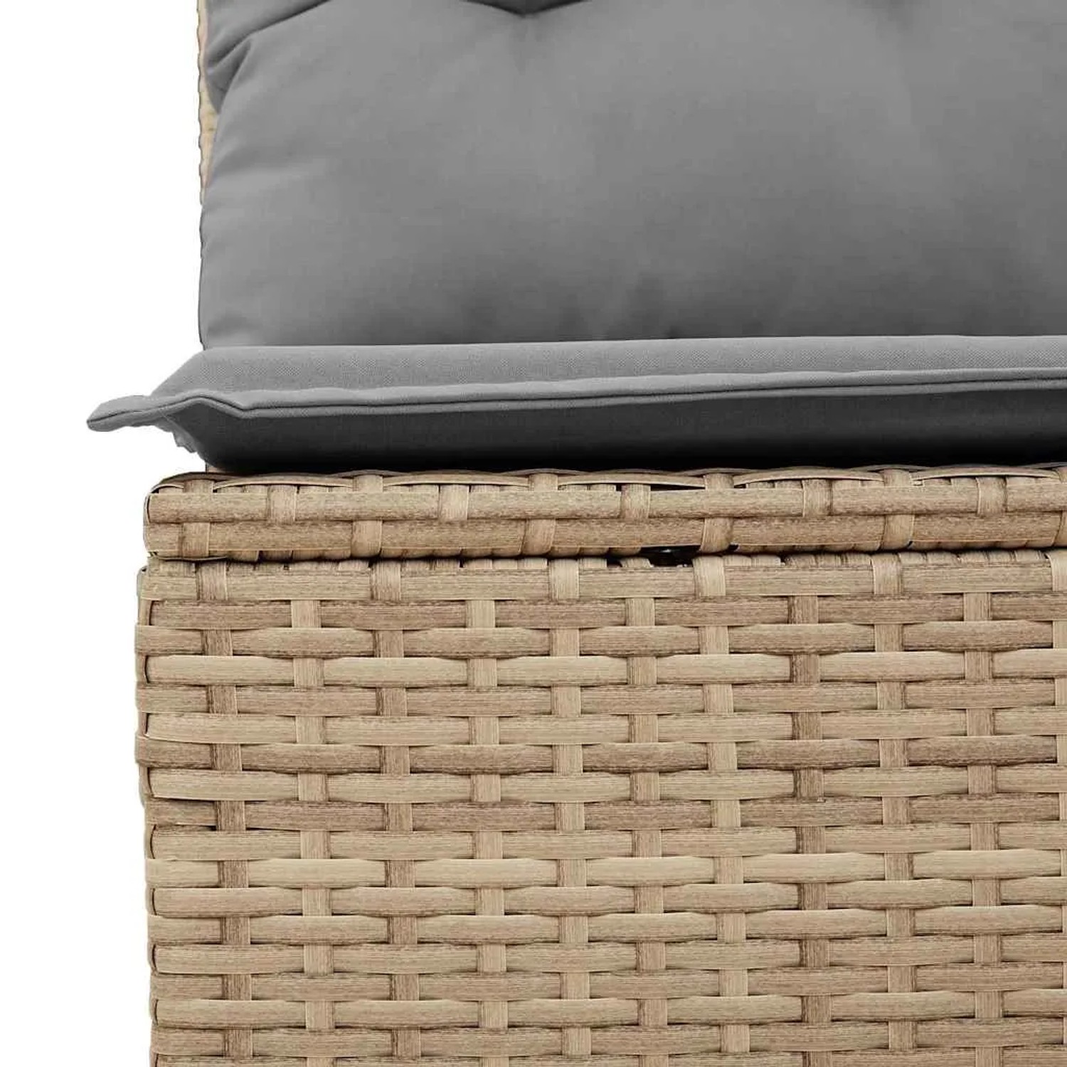 Detailansicht: Beige Poly Rattan Gartenmöbel mit grauem Kissen. Teil der 9-tlg. vidaXL Sofagarnitur.