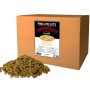 Braune Box PINI 10 kg Erlenholz Hartholzpellets, daneben ein Haufen 6mm Grillpellets zum Räuchern.