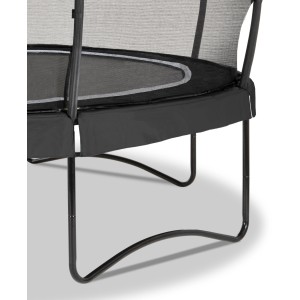Detailaufnahme: Schwarzes EXIT Allure Premium Trampolin Ø 427 cm mit Sicherheitsnetz und gepolstertem Rand.