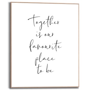 Gerahmtes, schwarz-weißes Bild mit dem Schriftzug 'Together is our favourite place to be'.