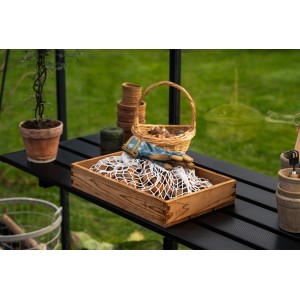 Schwarzer Halls Klappbarer Lamellentisch 178x55cm mit Gartenzubehör im Gewächshaus.