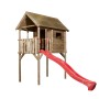 Weka Stelzen-Spielhaus Tabaluga mit roter Wellenrutsche, ein Spielturm für Kinder.