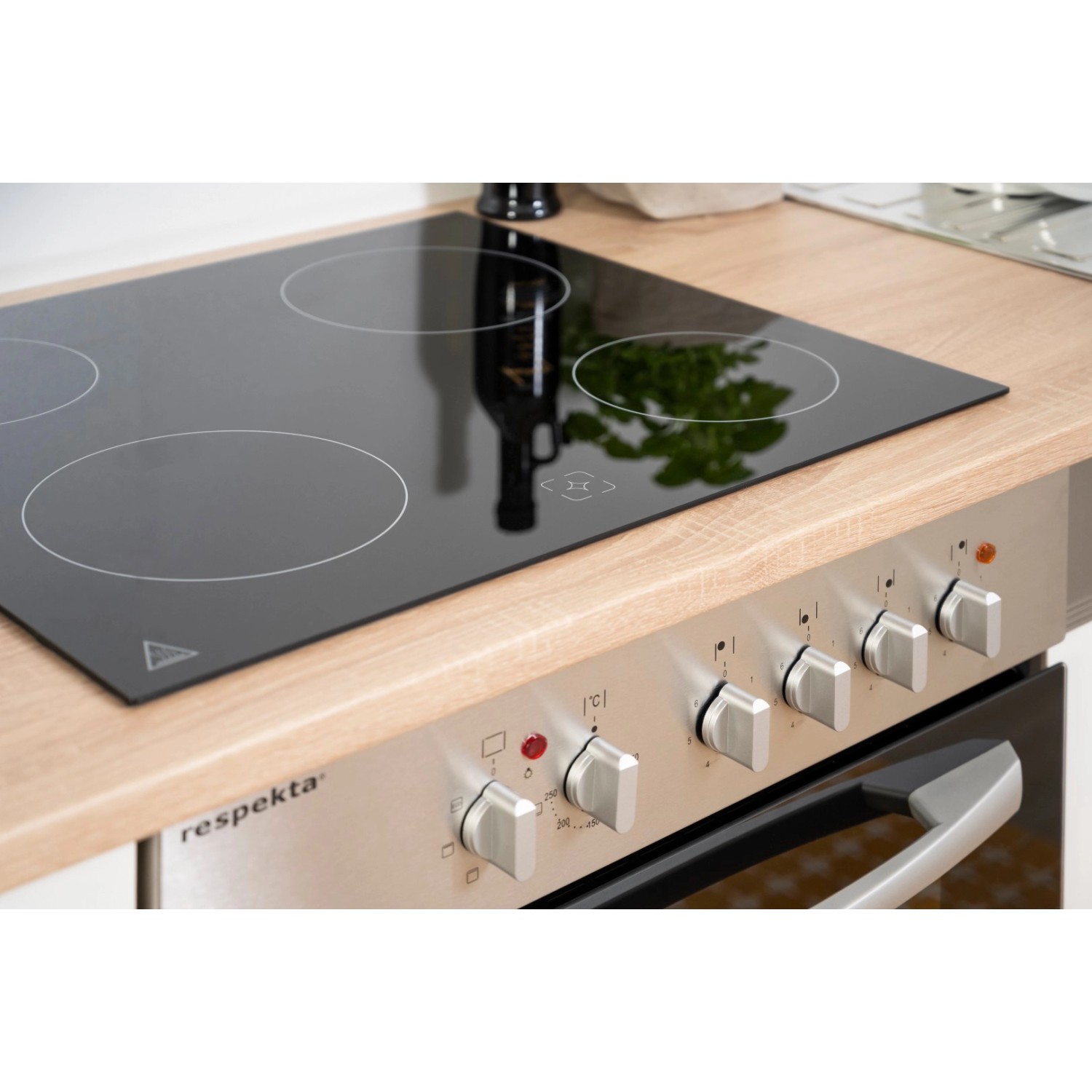 Respekta Küchenzeile: Glaskeramikkochfeld und Backofen in Edelstahl-Optik auf Arbeitsplatte Eiche Sägerau.