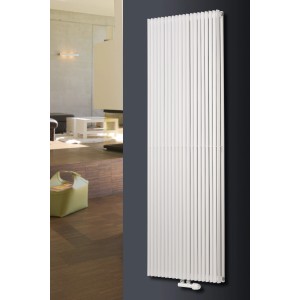 Weißer Ximax Raumheizkörper Triton Duplex 1800x450 mm mit Mittenanschluss im modernen Wohnraum.