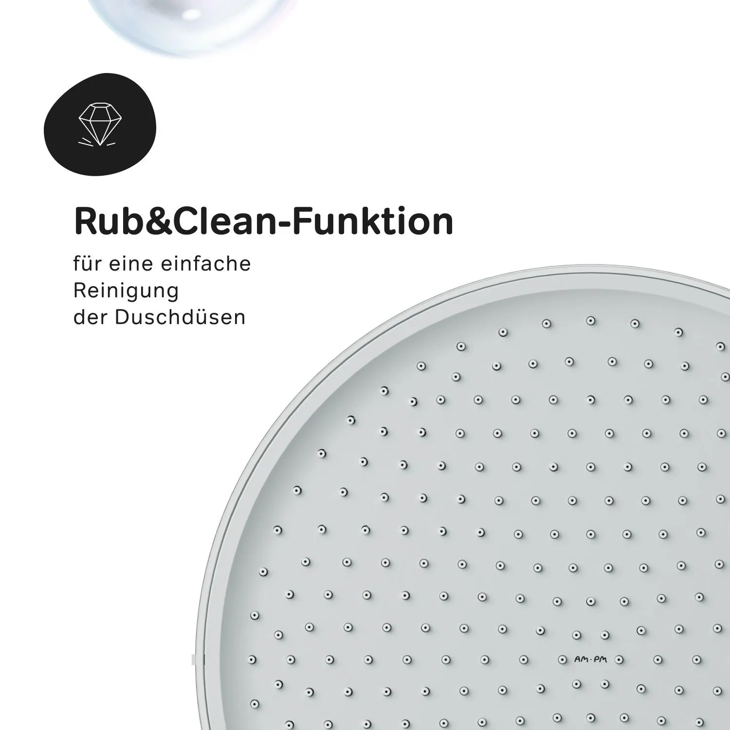 Nahaufnahme der AM.PM Kopfbrause mit vielen Düsen und dem Text "Rub&Clean-Funktion für einfache Reinigung".