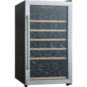 PKM Weintemperierschrank WKS52-2 Silber mit Glasfront und gefüllten Weinregalen.