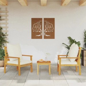 Zwei vidaXL Gartensessel aus Akazienholz mit cremeweißen Kissen und Beistelltisch für Garten & Terrasse.