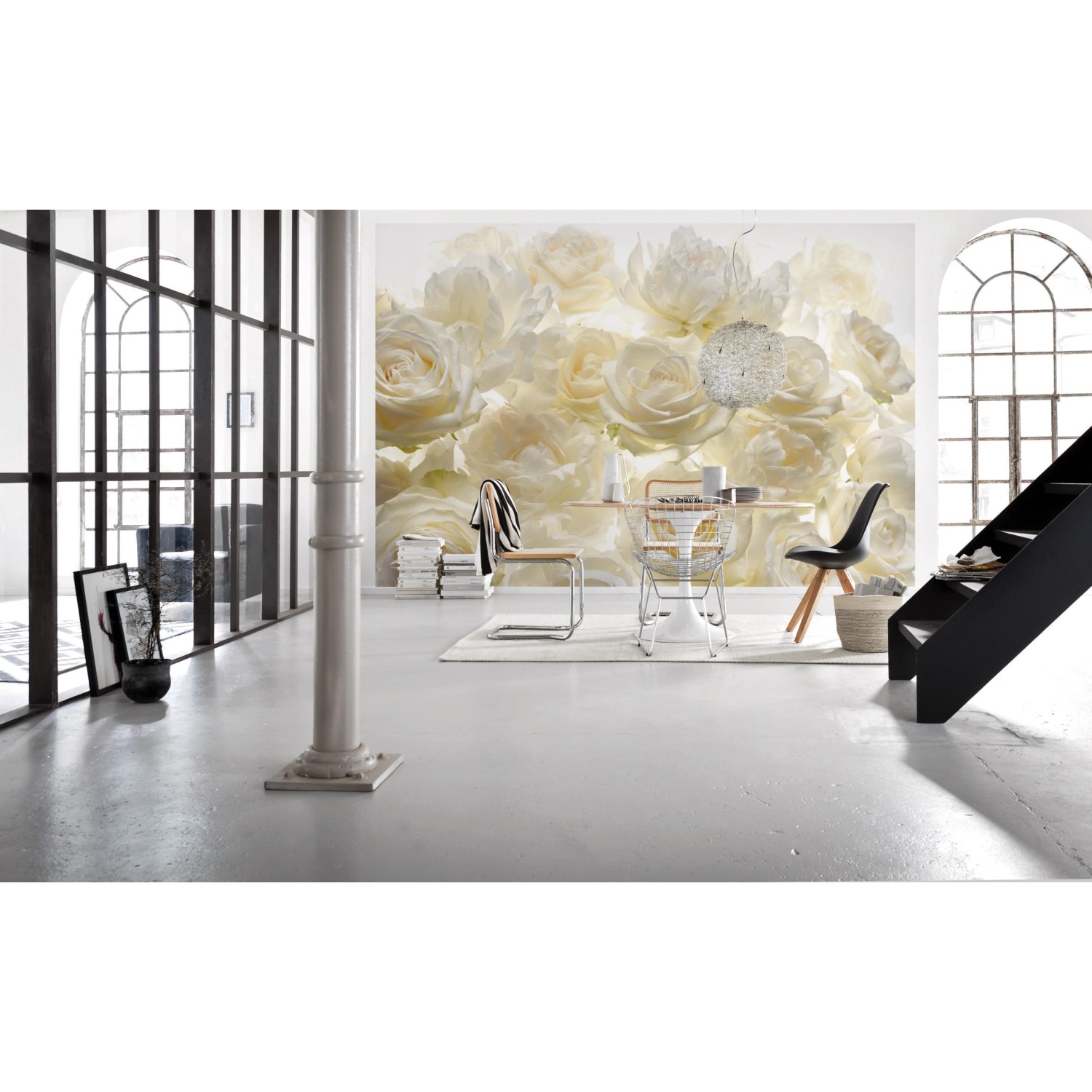 Komar Vliesfototapete Shalimar mit weißen Rosen, 368x248 cm, für elegante Wohnraumakzente.