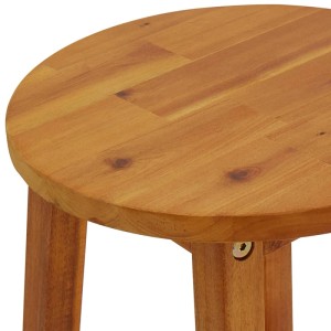 Detailansicht Barhocker aus Akazienholz, Teil des vidaXL Gartenbar-Sets.