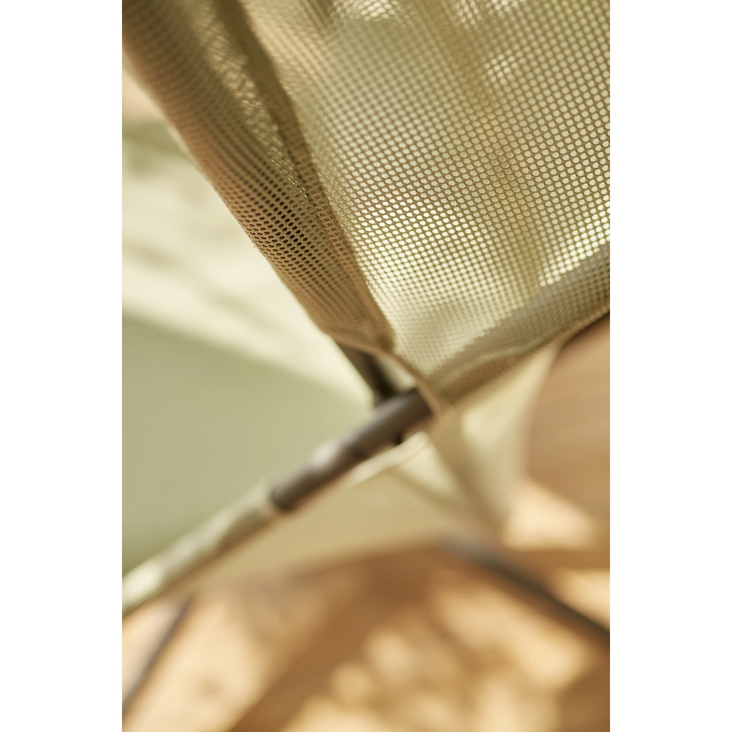 Detailaufnahme Siena Garden Hängesessel Yobaya Light Green: Mesh-Gewebe und Stahlrahmen.
