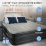 Graues ML-Design Luftbett für 2 Personen, selbstaufblasend, mit integrierter Pumpe und weicher Flockvelours-Oberfläche im Schlafzimmer.