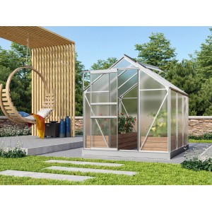 Gewächshaus Venus 3800 mit Alu-Rahmen und Fundament im Garten. Hohlkammerplatten, Schiebetür geöffnet.