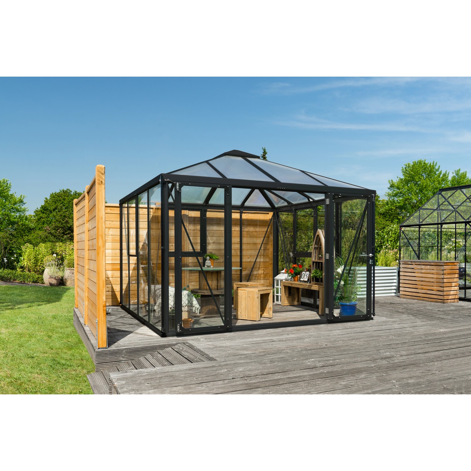 Vitavia Gewächshaus Fortuna Jack Roof, schwarzer Rahmen, ESG/HKP Verglasung, mit Doppelflügeltür.