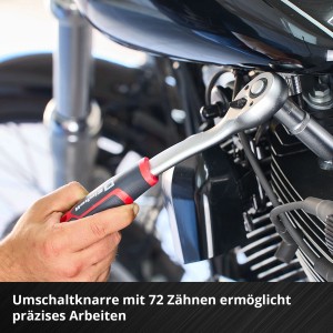 Einhell Werkzeugkoffer Werkstatt: Umschaltknarre im Einsatz am Motorrad. 92-teiliges Werkzeug-Set.