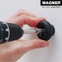 Montage eines schwarzen Wagner Wandhakens Dot mit Schraubenzieher an einer Wand.