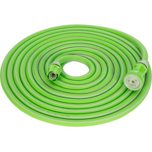 Flexibler, grüner Gartenschlauch (Ø 13 mm, 22,5 m) mit Multifunktionsbrause und Anschlüssen.