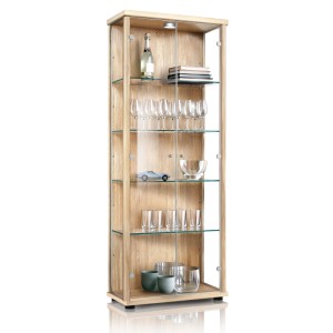 Buche Vitrinenschrank mit Glastüren, LED-Beleuchtung und Glasböden. Ideal zur Präsentation von Sammlerstücken.