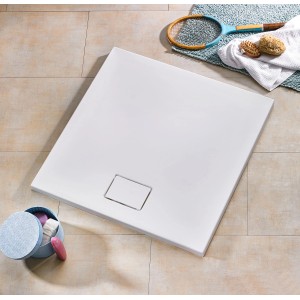 Quadratische, weiße Ottofond Duschwanne Pearl, 80x80 cm, mit mittigem Ablauf auf beigem Fliesengrund.