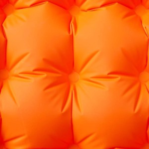 vidaXL Selbstaufblasende Isomatte mit Kissen Orange 4007095