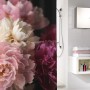 Kleine Wolke Duschvorhang Rosemarie Bordeaux mit elegantem Blumenmuster.