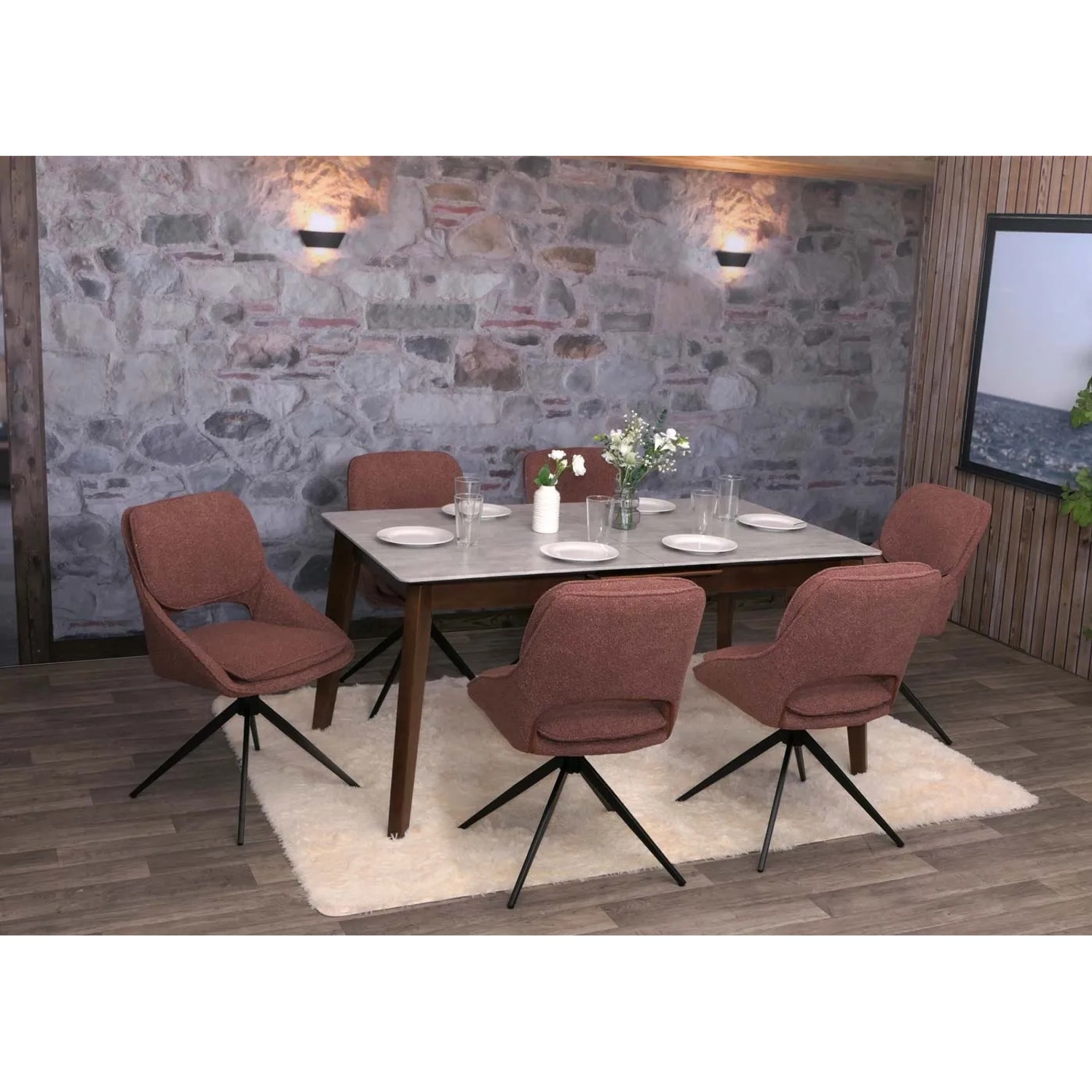 6er-Set braune Esszimmerstühle mit Bouclé-Bezug und Drehteller auf Stativgestell.