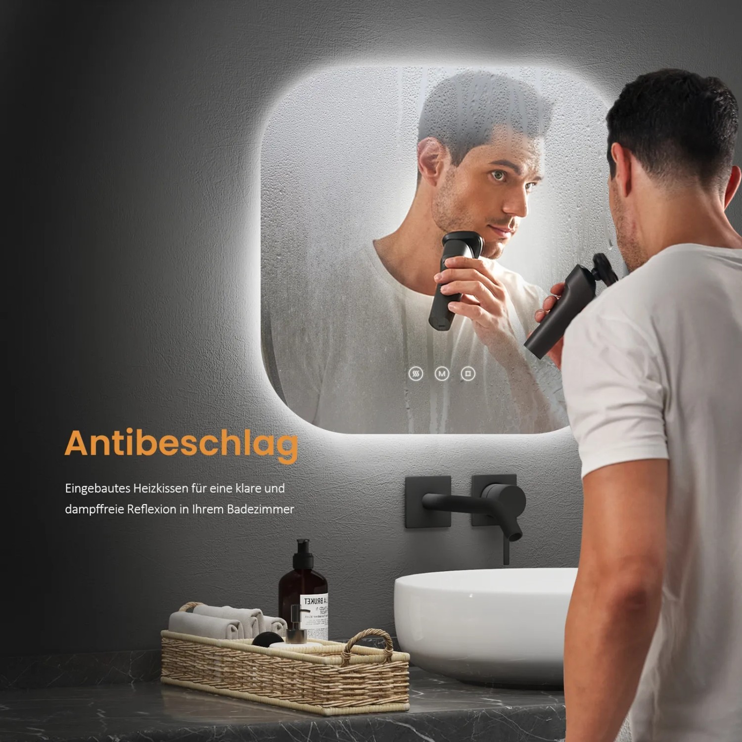 Quadratischer Emke LED-Badspiegel (50x50 cm) mit Antibeschlag und einstellbarer Farbtemperatur im Badezimmer.