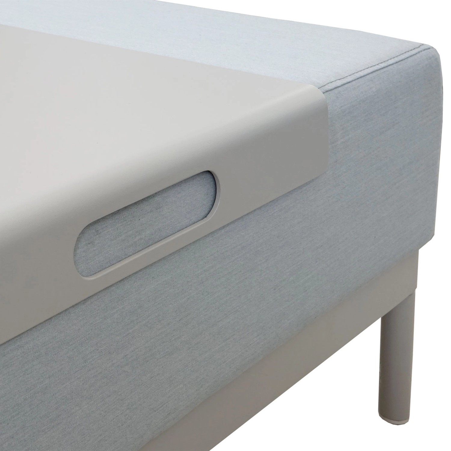 Detailansicht der blauen MCW Alu-Gartenlounge mit Ablage. Gartenmöbel für entspannte Stunden.