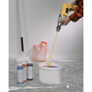 LUX Farbmischer (Ø 100 mm) im Einsatz mit Bohrmaschine, Farbeimer, Farbroller und Farben.