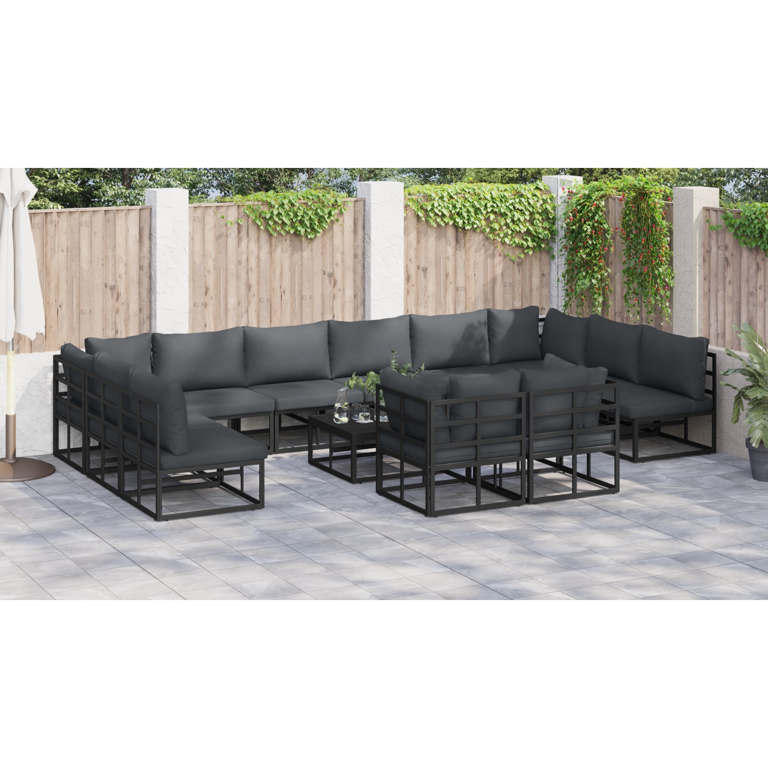 Schwarzes vidaXL Garten-Sofa-Set mit Kissen, Aluminiumrahmen und Tisch.