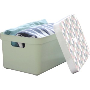 Hellgrüne Sunware Aufbewahrungsbox Sigma Home (32 l) mit Wäsche und separatem Deckel.