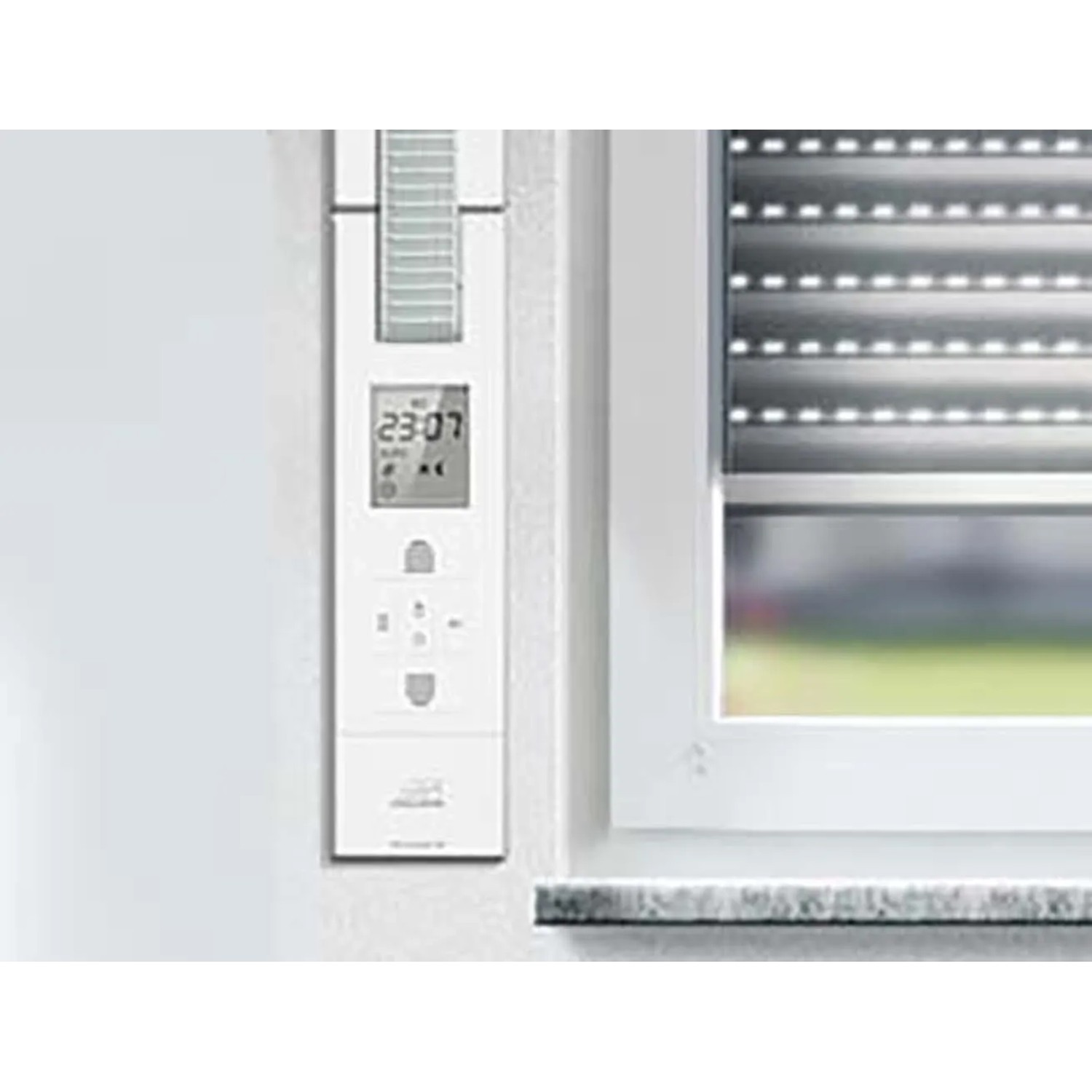Schellenberg RolloDrive 105 Plus Rollladenantrieb am Fenster mit Rollladen