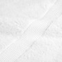 Detailaufnahme: Weißes, flauschiges Premium-Handtuch (100x200cm) aus 100% Baumwolle.