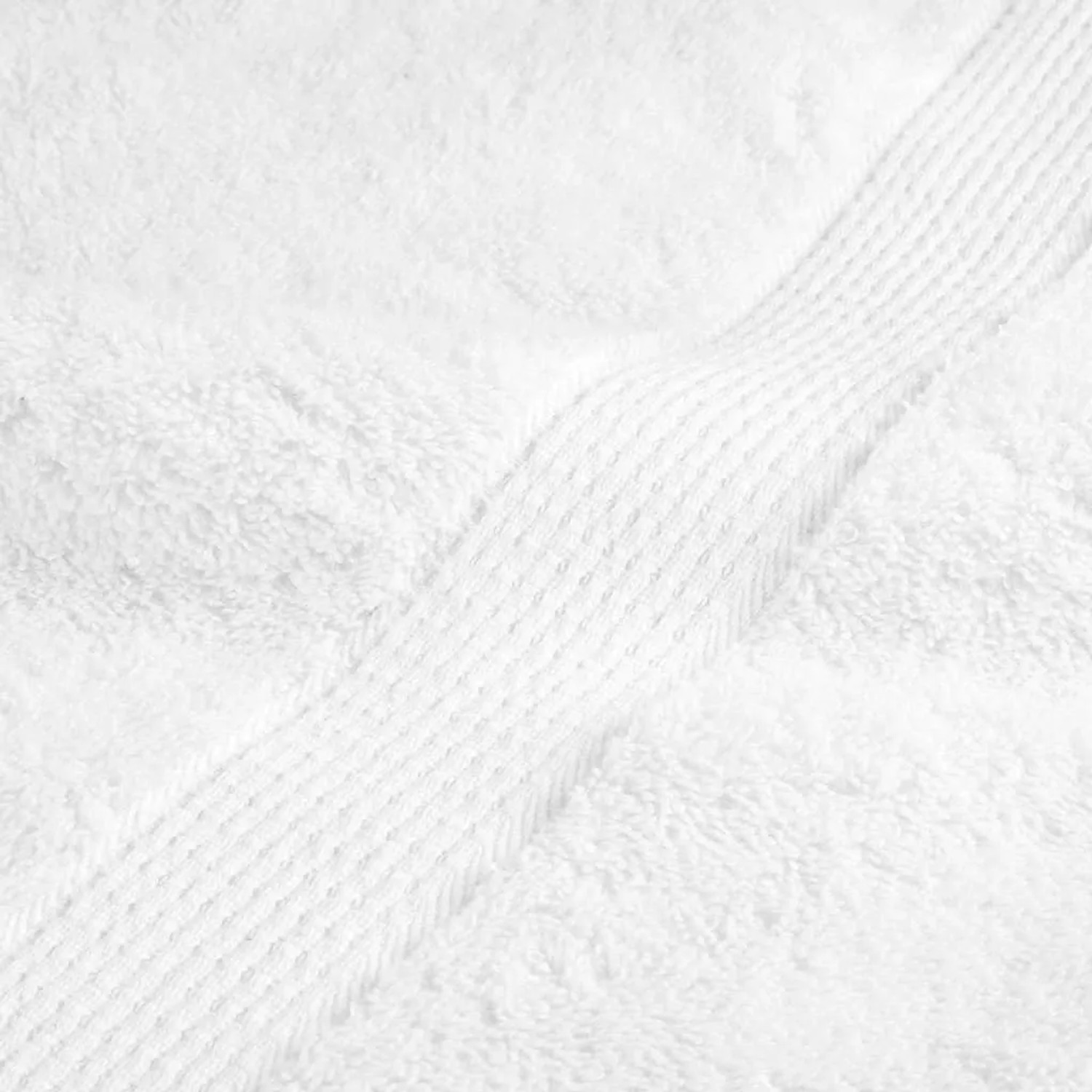 Detailaufnahme: Weißes, flauschiges Premium-Handtuch (100x200cm) aus 100% Baumwolle.