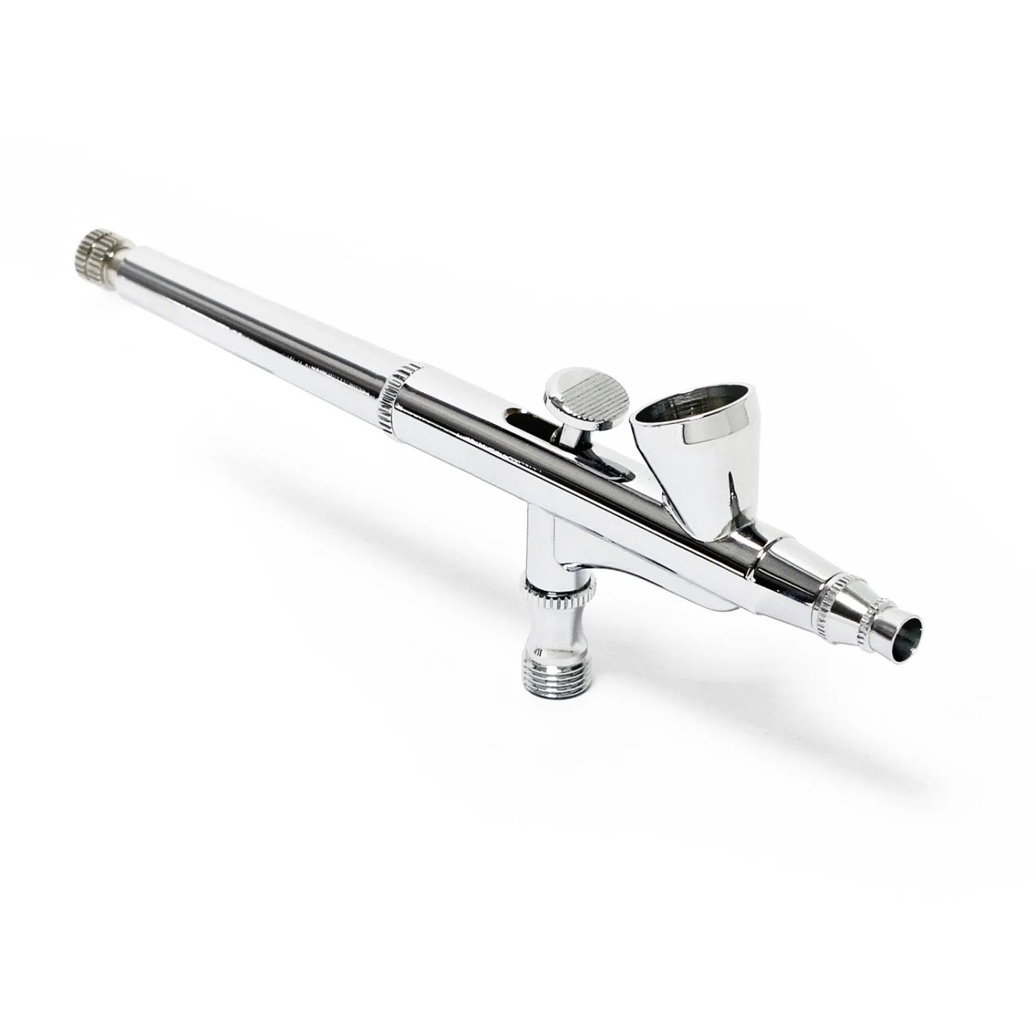 Verchromte Wiltec Airbrush Pistole Typ 136T mit Double Action Funktion und Farbbecher für präzise Sprüharbeiten.