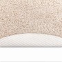 Cremefarbener Hochflor Shaggy Teppich mit weicher Oberfläche und sichtbarer Anti-Rutsch-Unterseite aus PP.