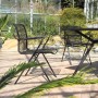 Acamp Gartenmöbel-Set Alpha: 4 Stapelsessel, 1 Glastisch in Anthrazit-Cemento. Modernes Design für Garten und Terrasse.