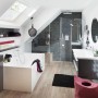 Badezimmer mit Verblender UltraStrong Bologna Schiefer Schwarz als Wandverkleidung.